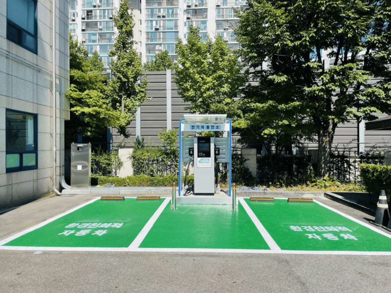 서울북부교육청 주차장에 설치된 전기차 충전소